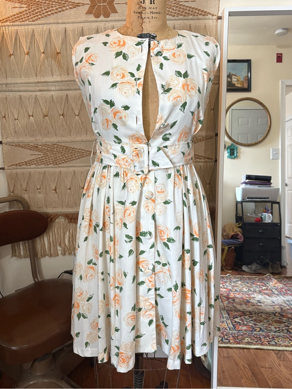 Sleeveless Retro Style Floral Midi Dress in Cream and Peach